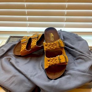 Women’s Size 7 Sandal - Yellow/Gold Cliffs By White Mountain